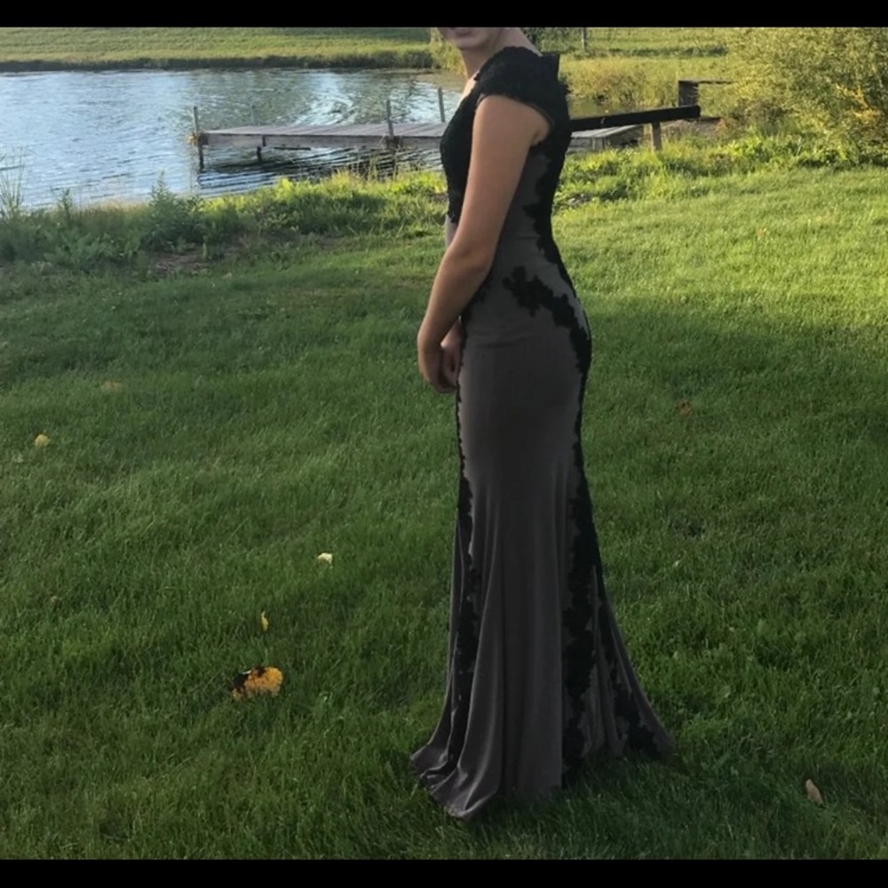 Beauiful Prom/Homecoming Dress size 0 - Picture 2 of 7